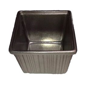 One Bon Chef 9502P 72 oz. Pewter Glo Cast Aluminum Straight Sided Square Bowl